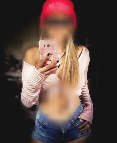 Carys, 36
