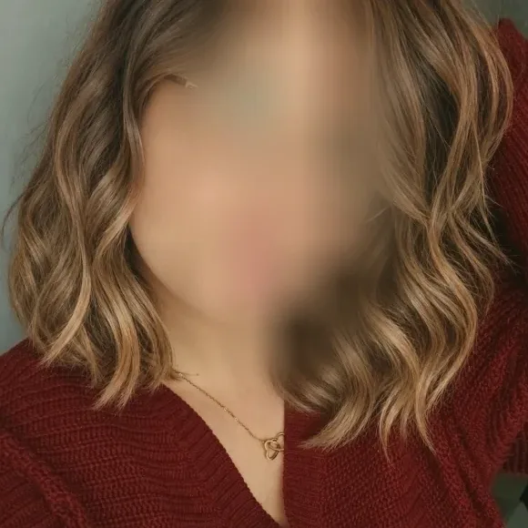 Danielle, 21