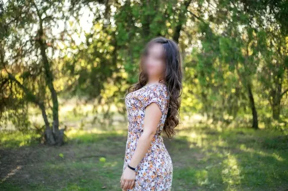 Ellie, 39