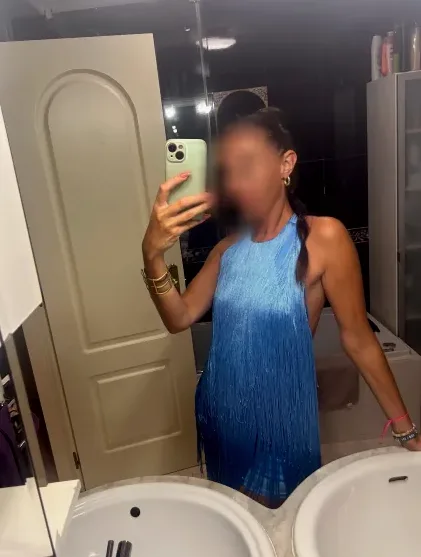 Emily, 32