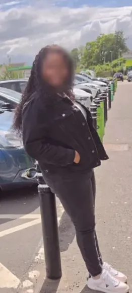 Isabelle, 33