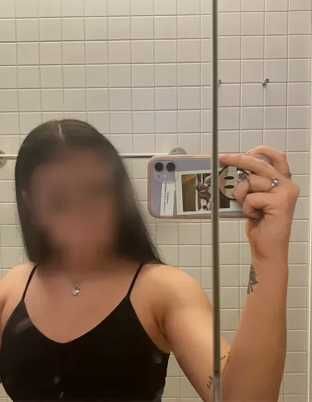 Mila, 26