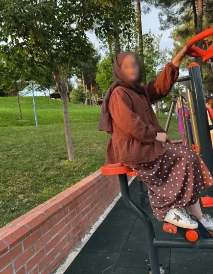 Molly, 29