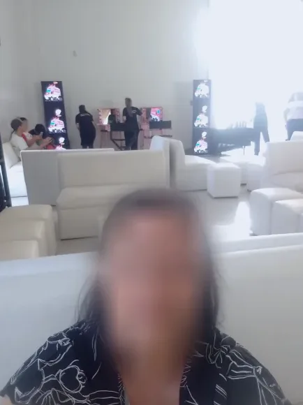 Nicola, 36