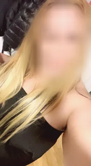 Roisin, 34