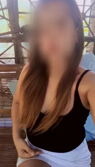 Rosie, 32