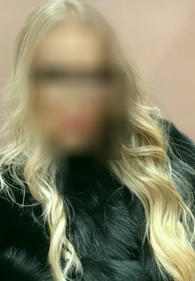 Toni, 32
